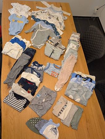 Kinderkleidung-Set (61-teilig) in Größe 62/68 zu verkaufen 