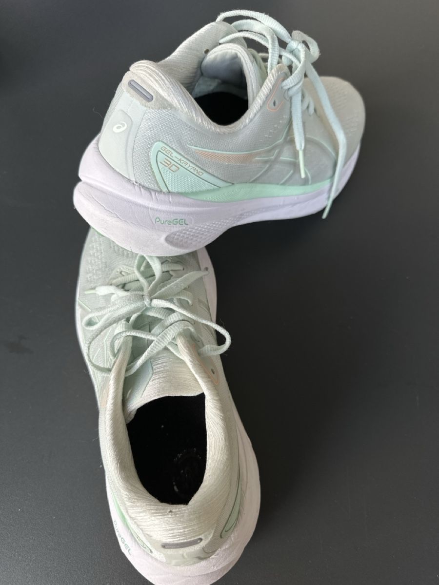 Asics Chaussures femmes: Asics+Nike Turnschuhe Gr.40 – D'occasion à Davos Platz par Anakonda1 2