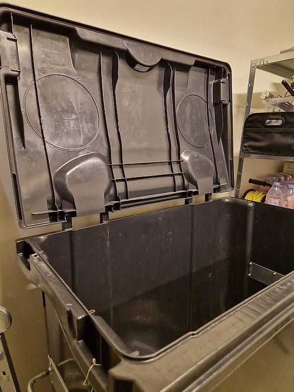 Altro per Ufficio & Commercio: 660L Müllcontainer / Abfallcontainer mit 4 Rädern – Usato da Dreien venduto da vaniih93 1
