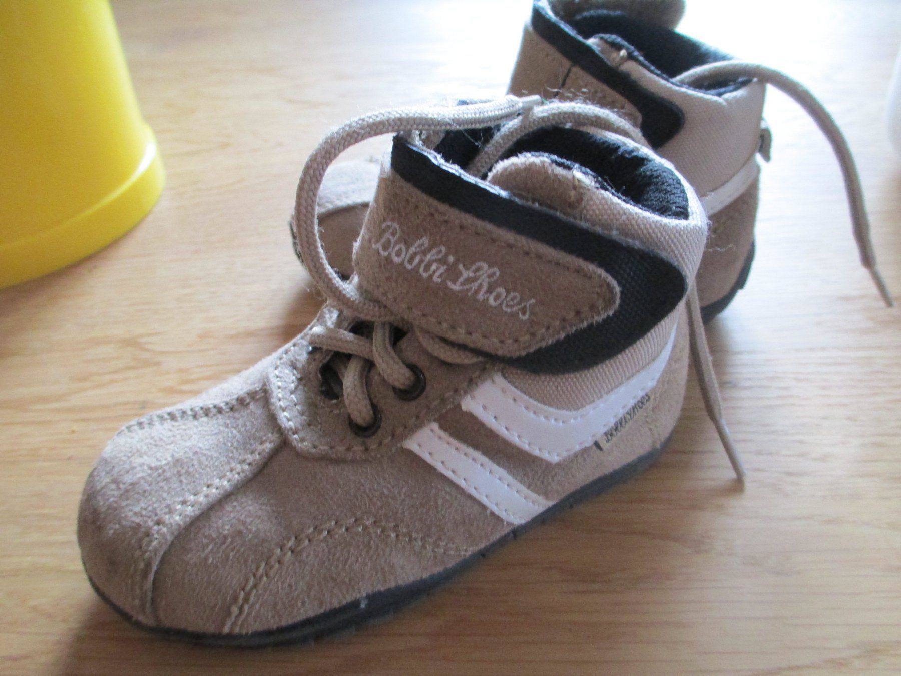 Adidas Schuhe für Jungen: Bobbi Shoes 22 Adiddas – Gebraucht aus Landquart von Froneri 2