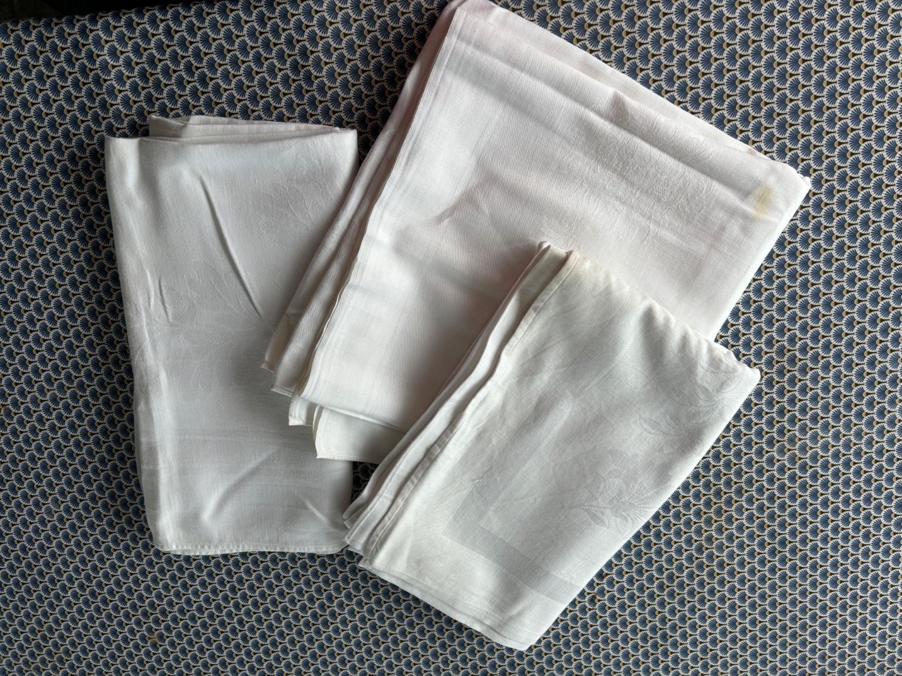 Altra biancheria da tavola: Lot de 4 nappes anciennes – Usato da Bassecourt venduto da keenfind
