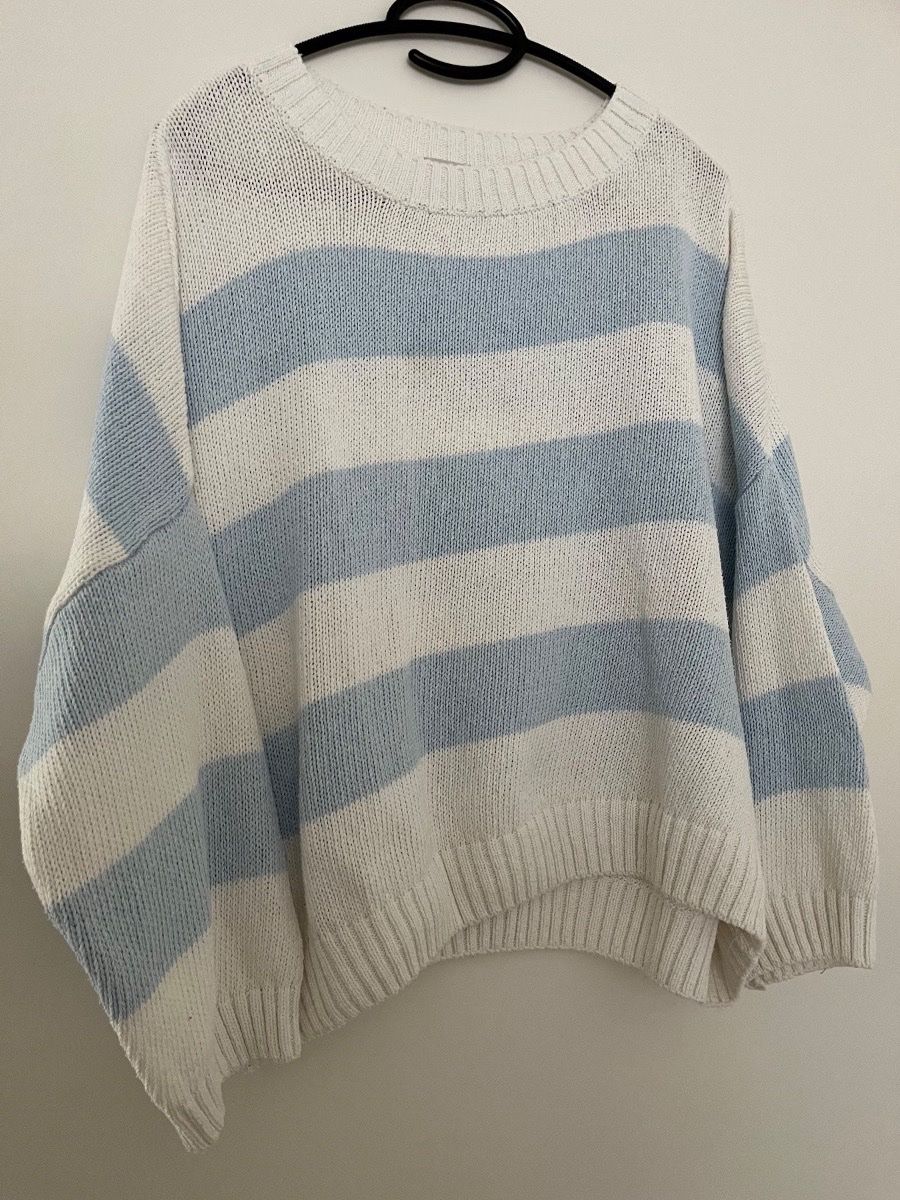 Maglioni & Felpe: Strickpullover, Gr. S/M, weiss/blau gestreift – Usato da Triesen venduto da atos87 1