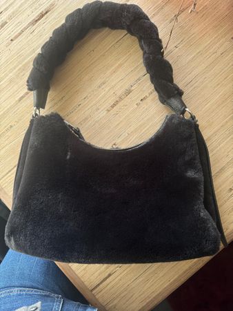 Coccinelle Pelz Handtasche, neuwertig, perfekt für Winter!