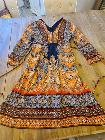Schönes Maxikleid mit Muster, Grösse S, Top Zustand!