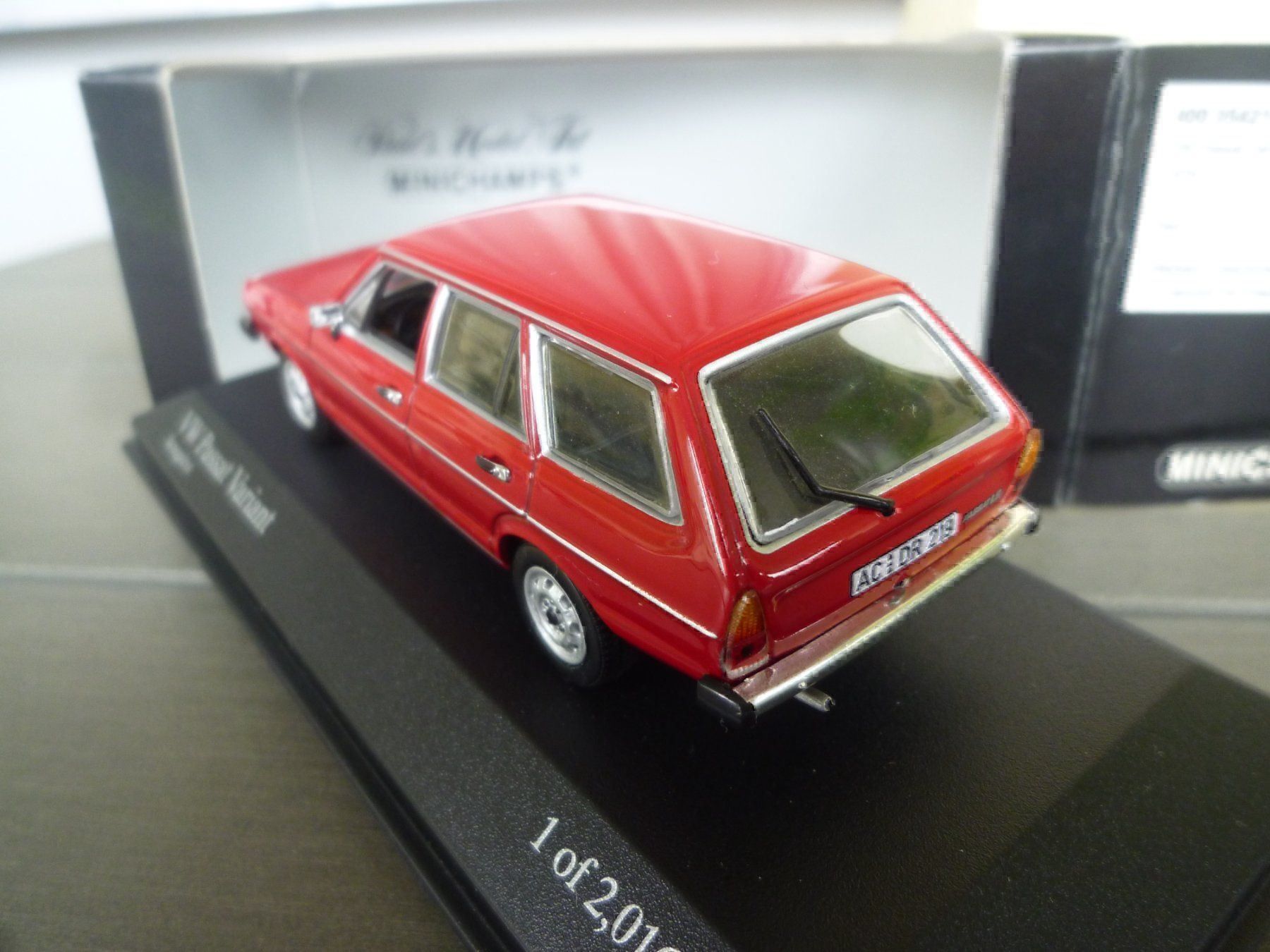 Minichamps Modellini d'auto: VW Passat Variant (1976) – Nuovo e nell'imballaggio originale da Flawil venduto da Imperiosud 4