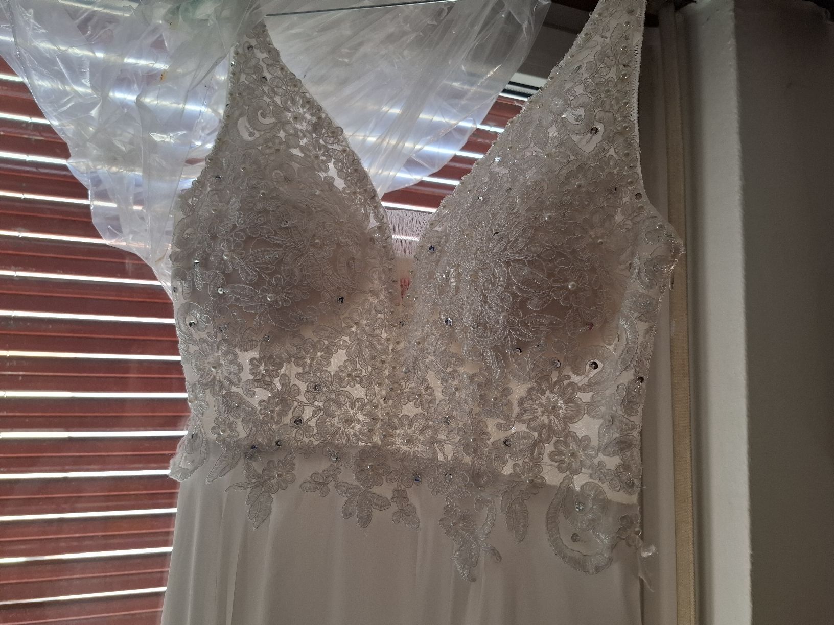 Vestiti: Abito da sposa pizzo & perline, taglia 38/40 – Usato da Monte Carasso venduto da Buttefly 1