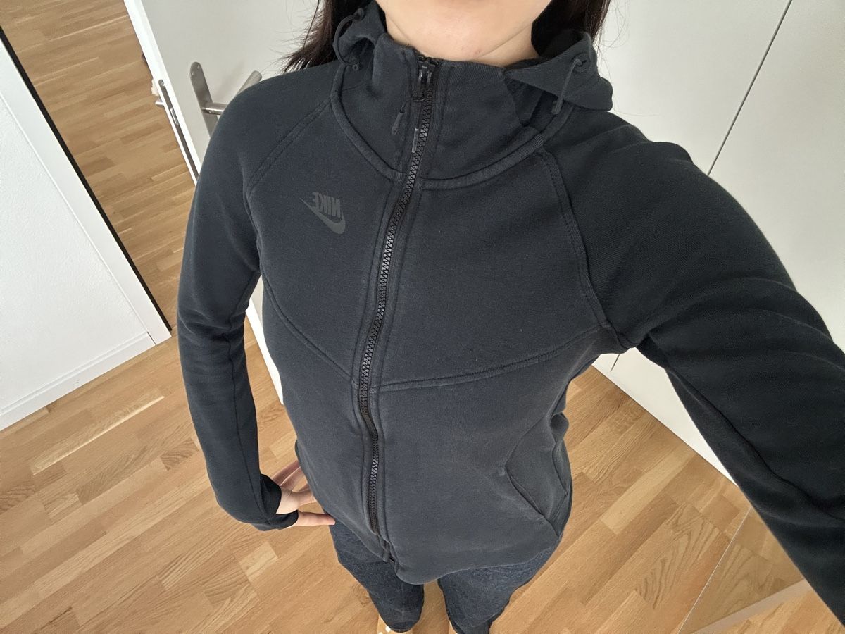 Nike Jacken: Nike Jacke – Gebraucht aus Brugg AG von sanfllower 1