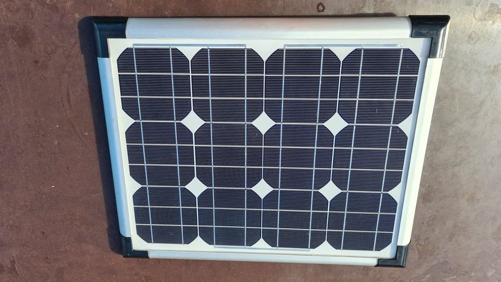 Photvoltaic Solar Modul Megasol 30Wp mit Laderegler 12V