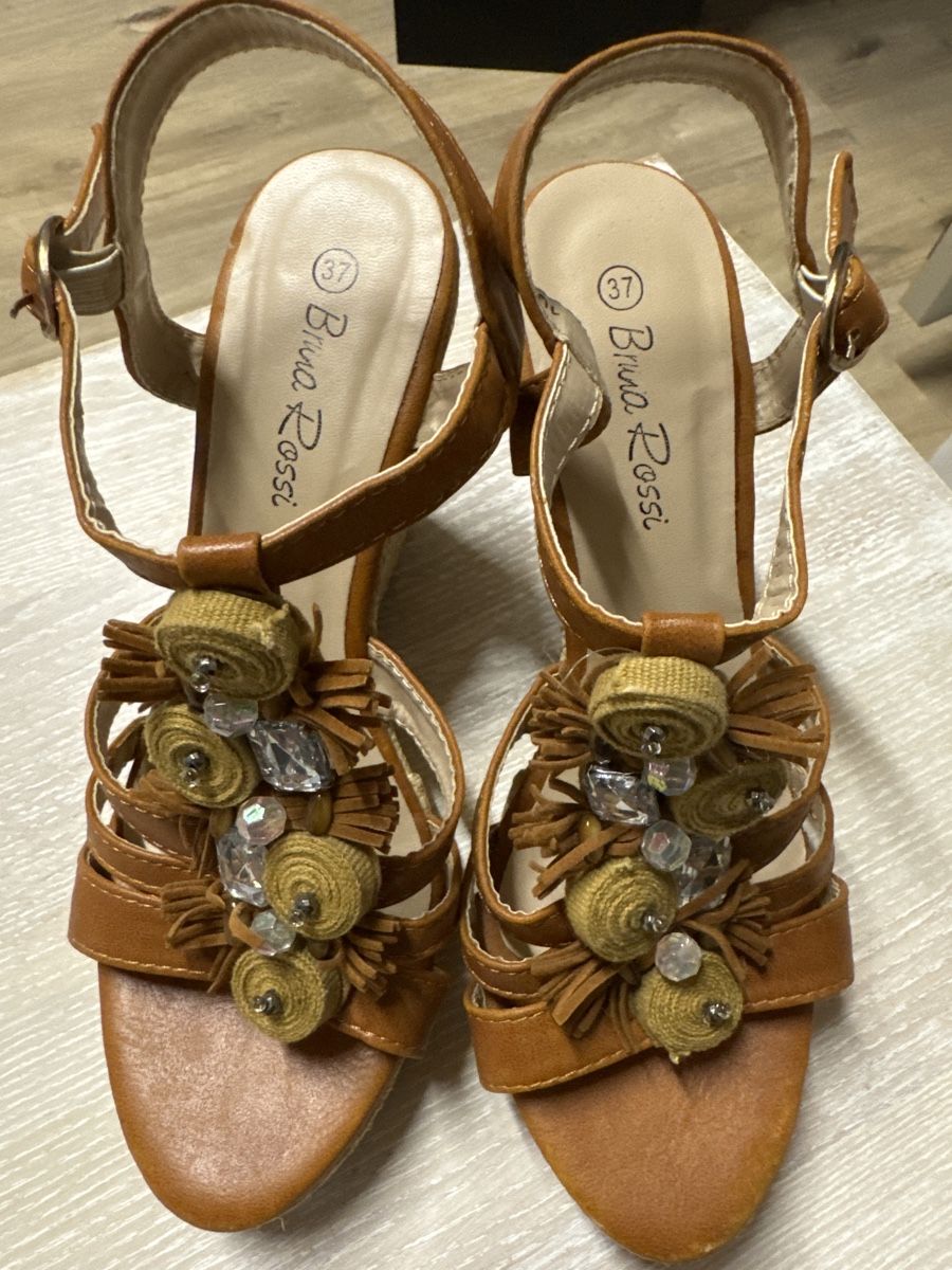 Scarpe da donna: Braune Keilsandalen Gr. 37 – Usato da Grabs venduto da Shelly_87