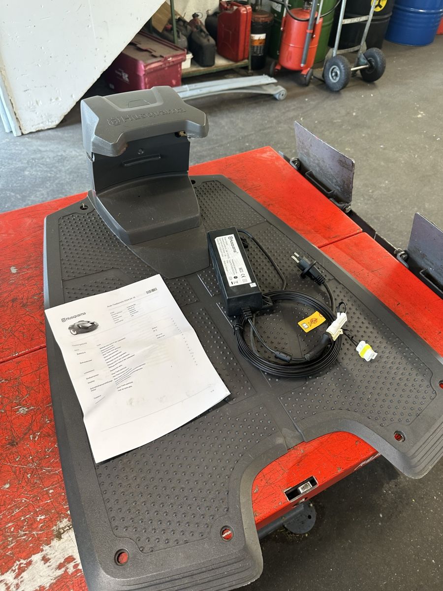 Husqvarna Tagliaerba: Husqvarna Automower 320 ab grossem Servive – Usato da Malters venduto da BachBrun 5