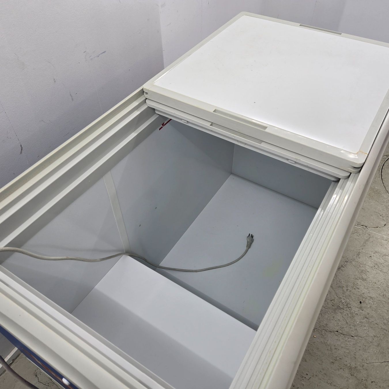 Frigoriferi: Glacetruhe AHT Cooling System – Usato da Wolhusen venduto da Gastrorampe 1