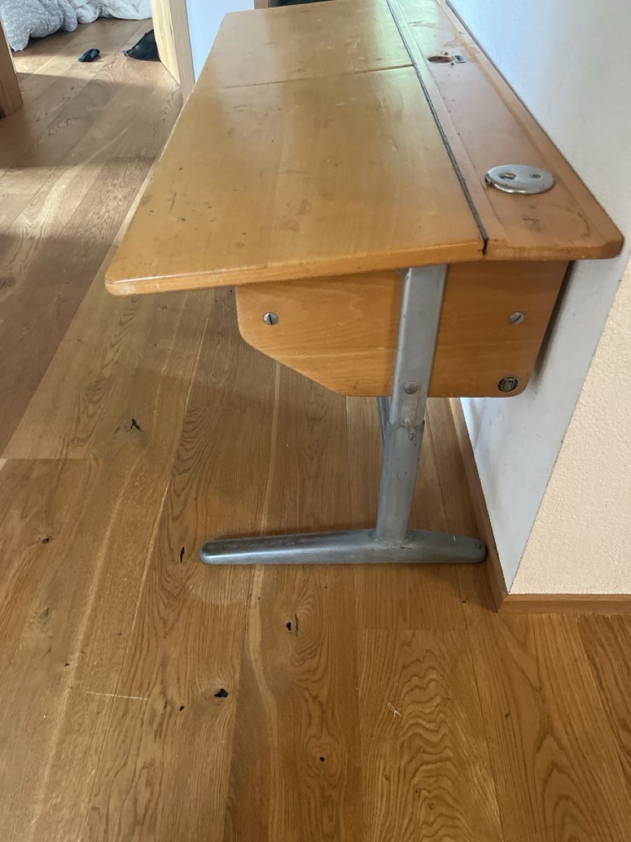 Schreibtische: Schultisch retro  Holz Metall  – Gebraucht aus Appenzell von coeri-b 2