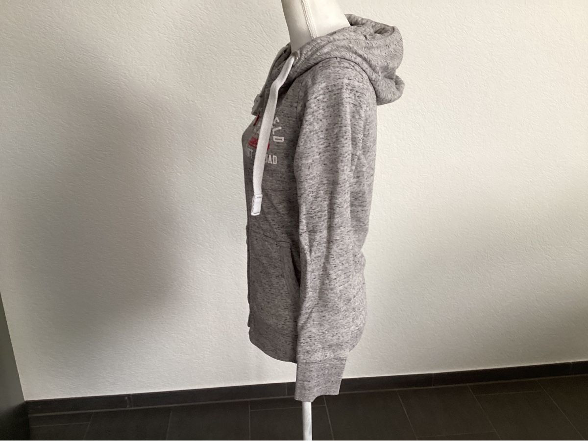 Superdry Jacken: Superdry Jäckli/ Jacke Pullover Gr. S grau one size – Gebraucht aus Homberg b. Thun von Homata 1