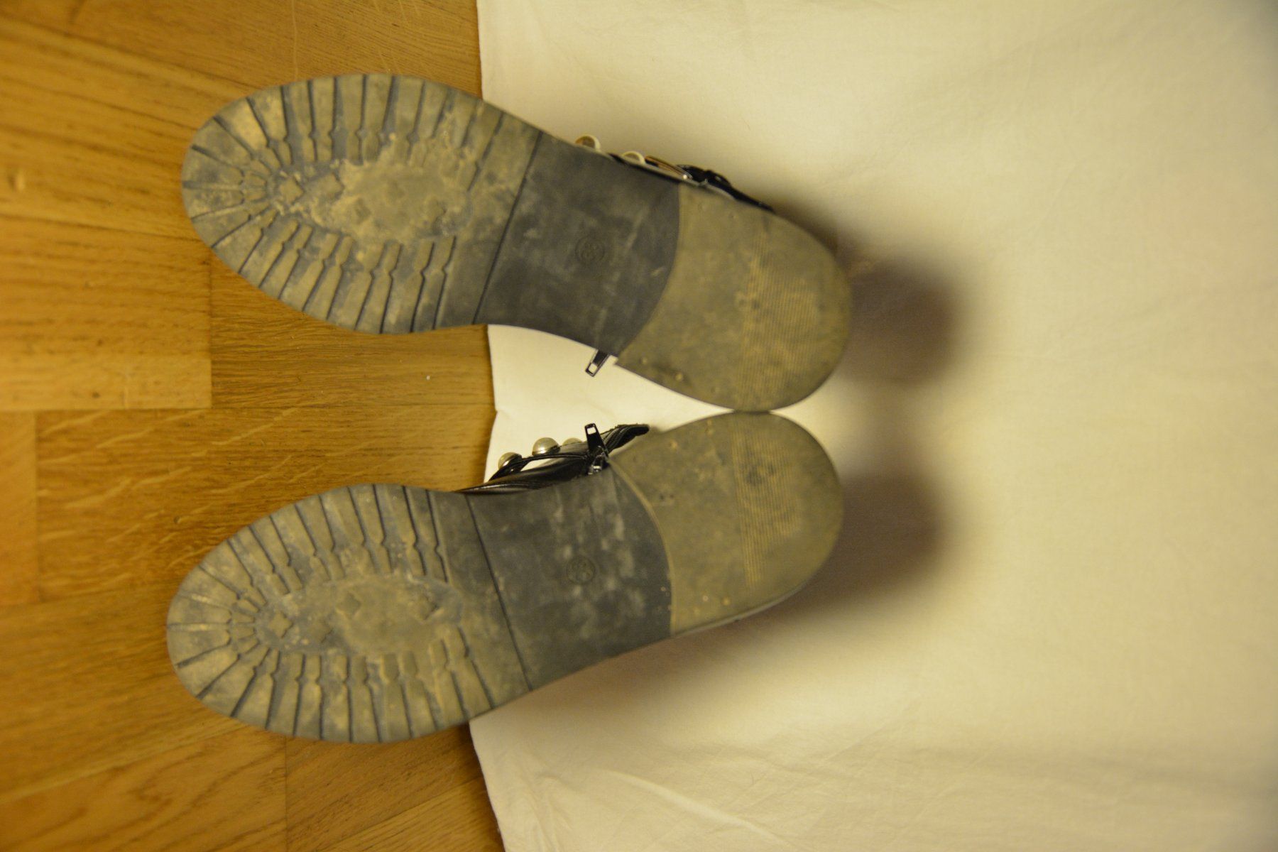 Zara Scarpe da donna: Perlen Boots/Stiefel; Schwarz glänzend ("Lack Effekt") Nr.38 – Usato da Bern venduto da plant_nerd 8