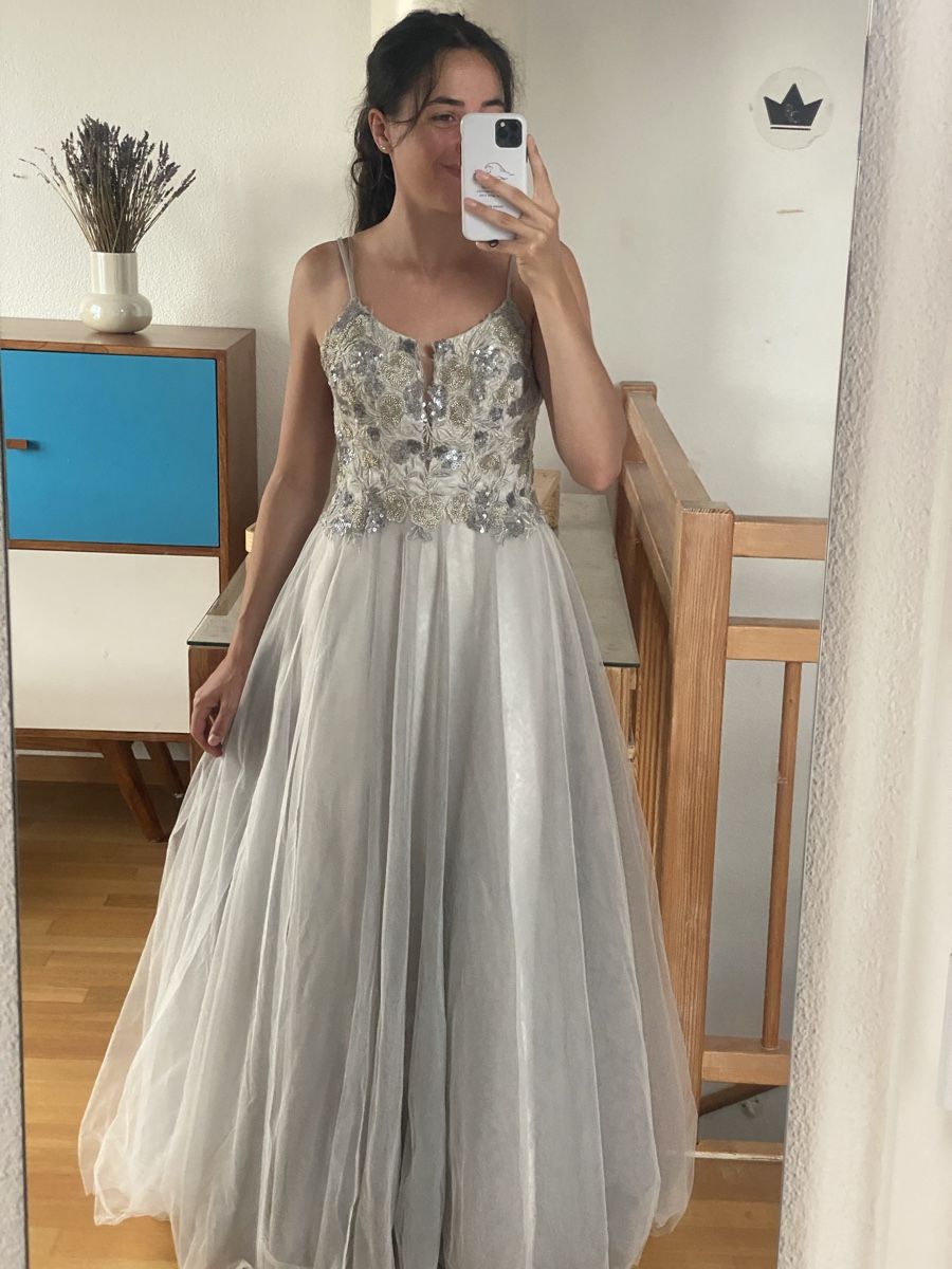 Kleider: Abendkleid grau Grösse 34 xs – Gebraucht aus Thun von thersa01