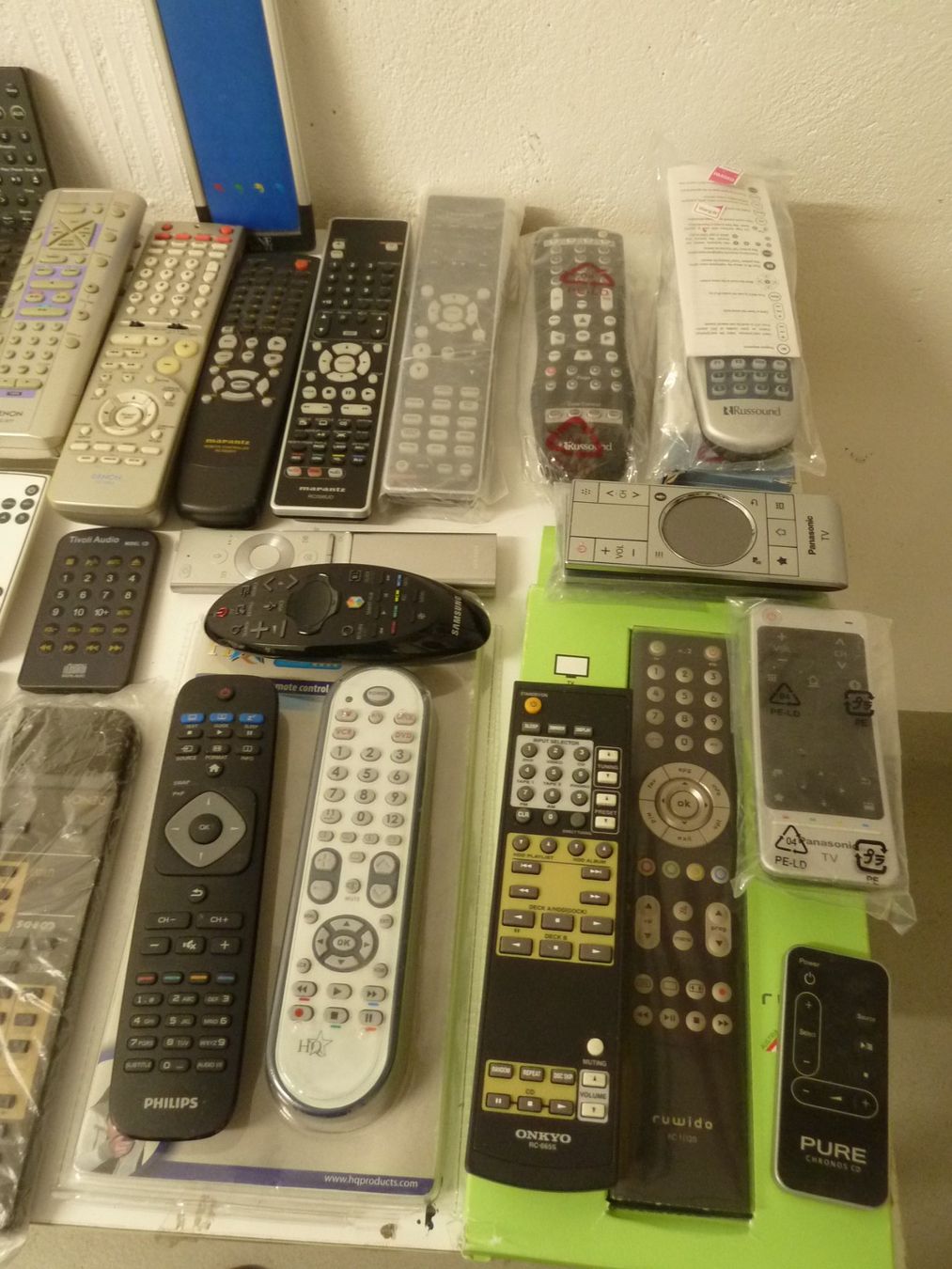 Telecomandi: div. Fernbedienungen – Usato da Affoltern am Albis venduto da Sennrtv 2