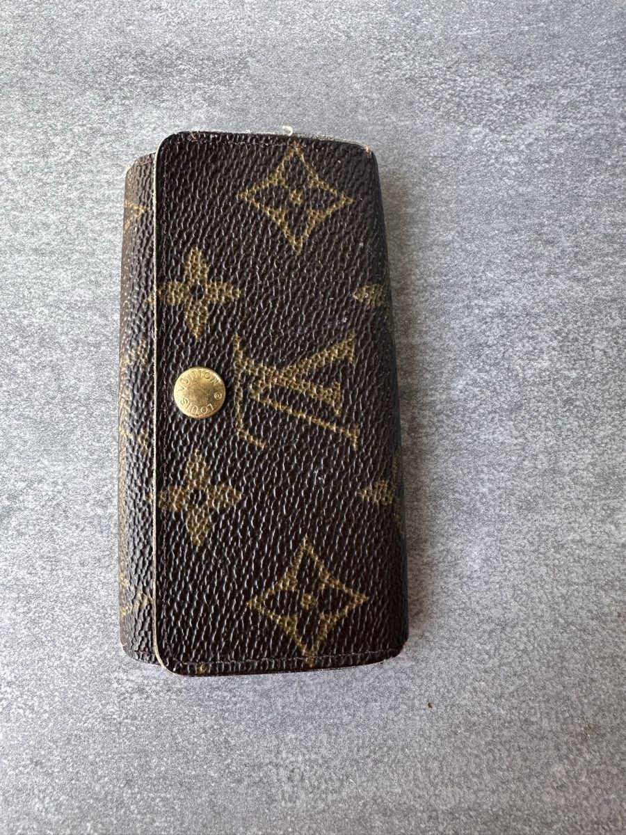 Louis Vuitton Portachiavi: Pochette clés Louis Vuitton Monogram usagé 4 crochets – Usato da Le Lignon venduto da Latenterouge