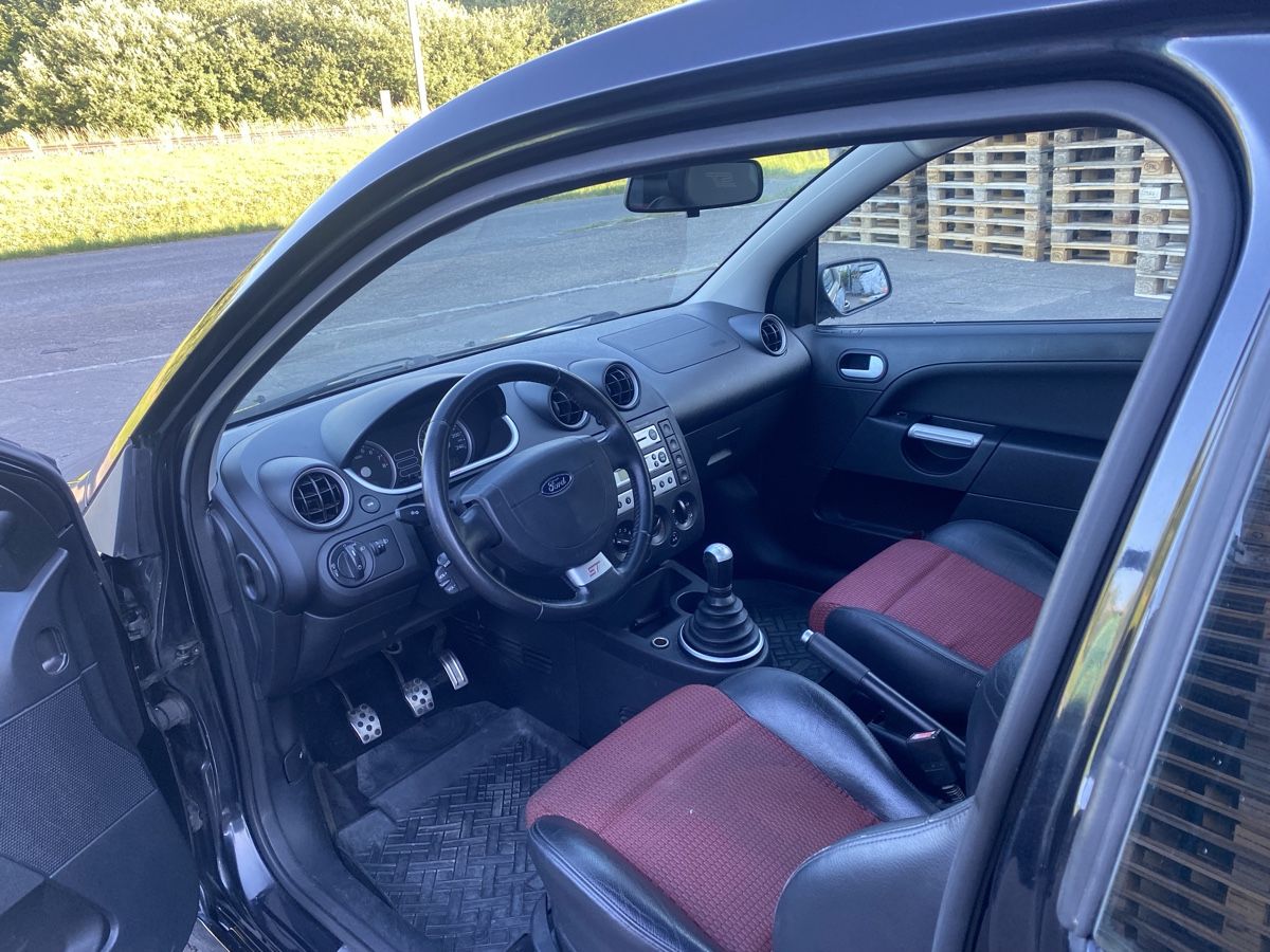 Ford Automobili: Ford Fiesta ST150 – Difettoso da La Chaux-de-Fonds venduto da mik_c8vp 9