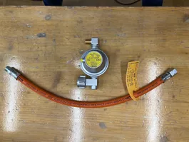 Neuer Gasdruckregler mit Schlauch 30mbar