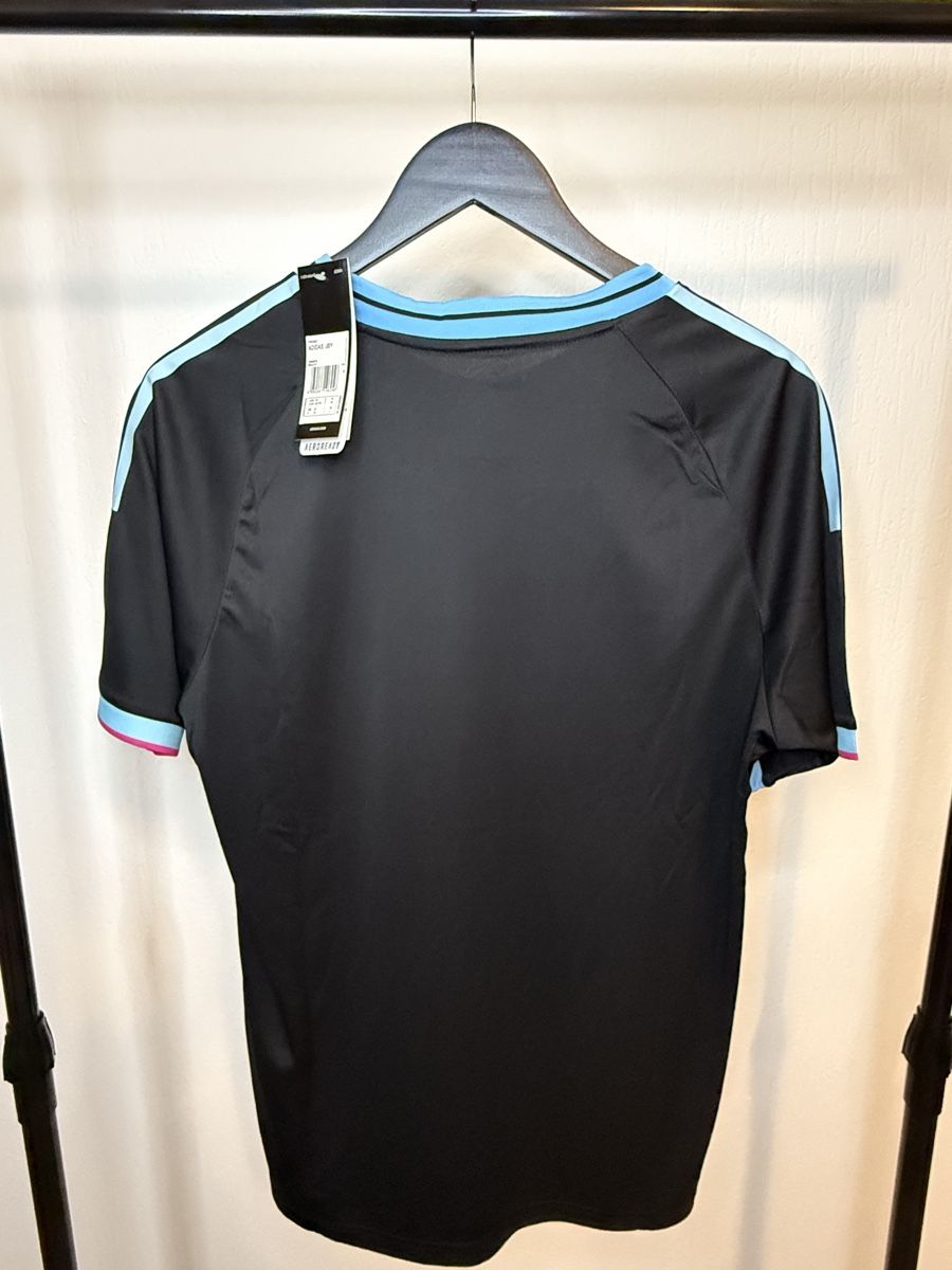 Maillots de corps & Pantalons: Maillot Inter Miami Taille M – Neuf avec emballage d'origine à Echallens par Aleks_shop 1