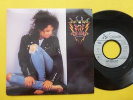 Pat Benatar – Don't Walk Away