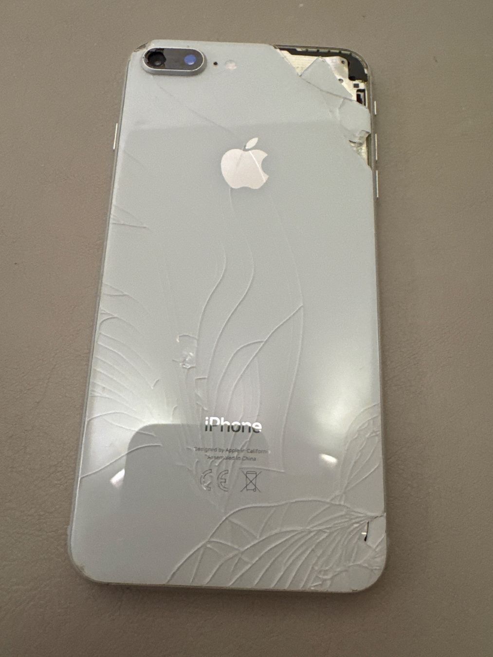 Apple Telefoni cellulari / Smartphones: iPhone 8 Plus – Difettoso da Adliswil venduto da Busys 1
