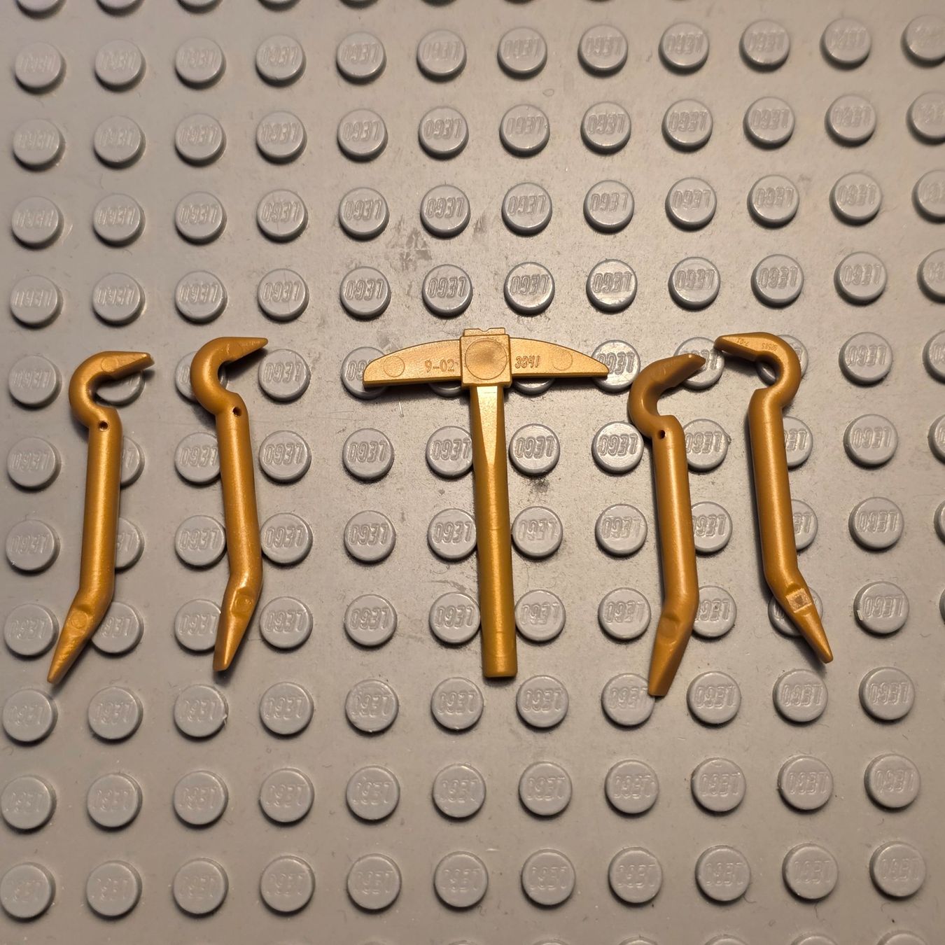 Lego Baukästen: Lego Werkzeug perl gold – Gebraucht aus Basel von Swi-7621