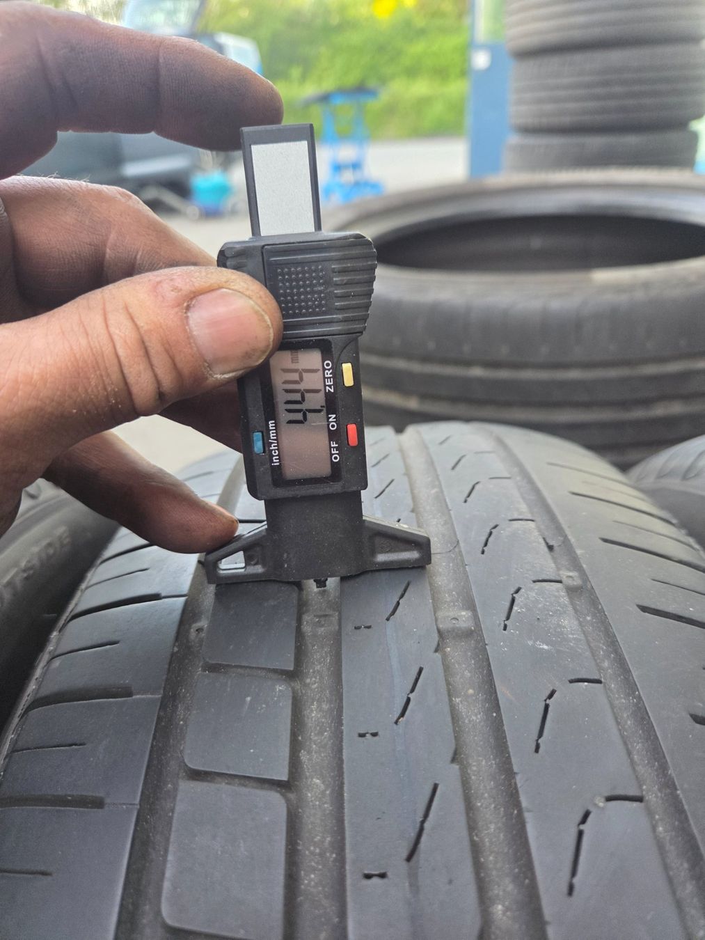 Pirelli Pneus & Kompletträder: PIRELLI  255 / 55 R 17  97 W – Gebraucht aus Fischbach-Göslikon von Emanuel.Bardhi 1