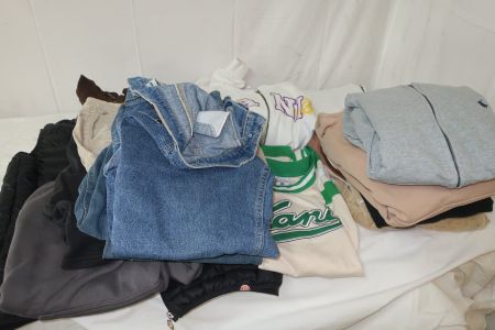 Lot: Kleider, Jeans, Grösse M, Pullover, Jacken, usw., ab1Fr