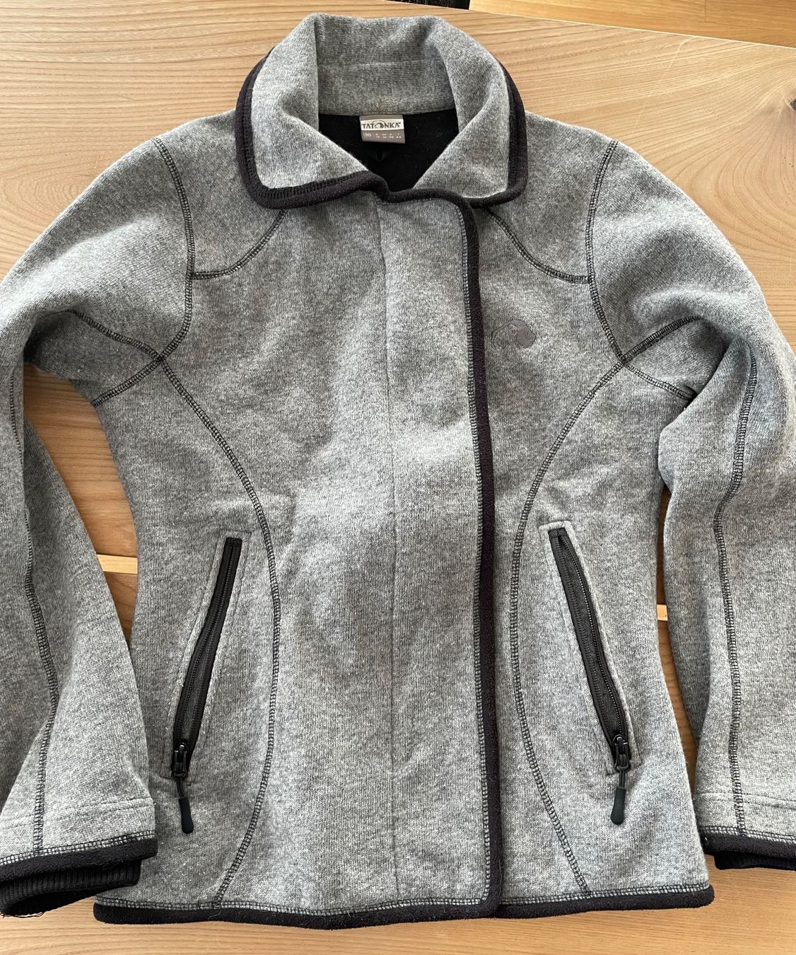 Tatonka Giacche: Tatonka Strickfleece-Jacke mit Wolle, Gr. 38, windabweisend – Usato da Bichwil venduto da loft204