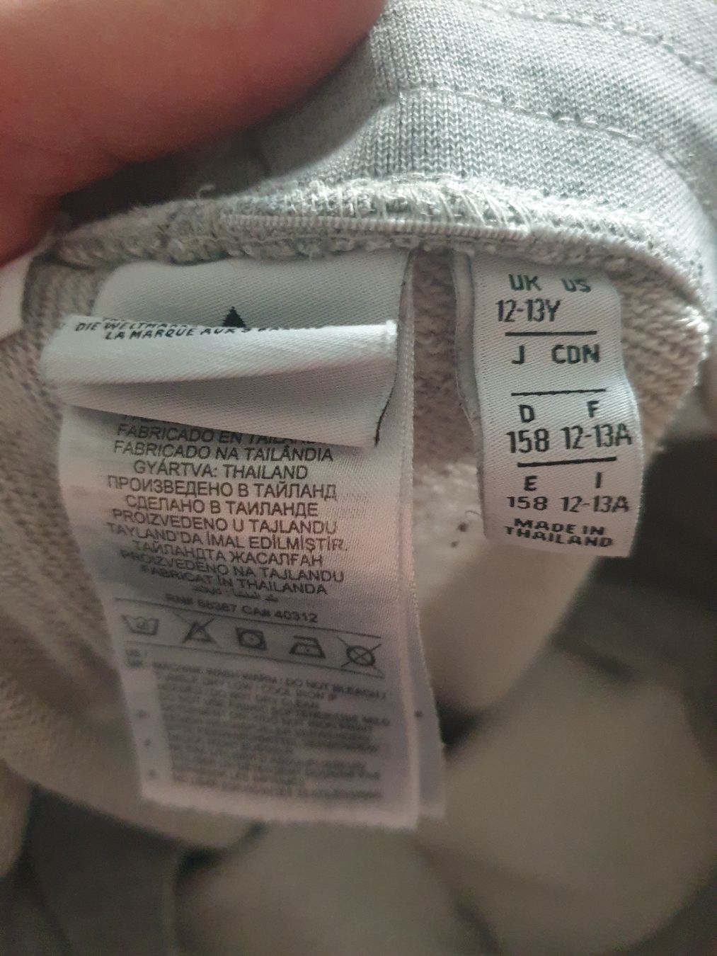 Adidas Pantalons: Pantalon adidas – D'occasion à Fribourg par mal_8zjh 2