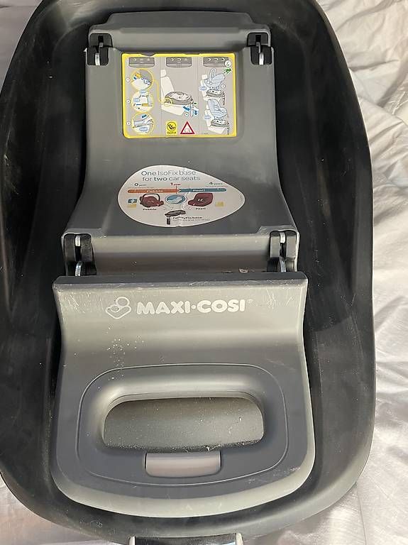 Maxi-Cosi Seggiolini per auto: Maxi-Cosi Babyschale Cabriofix mit Station – Usato da Hergiswil LU venduto da LaPiroque 3