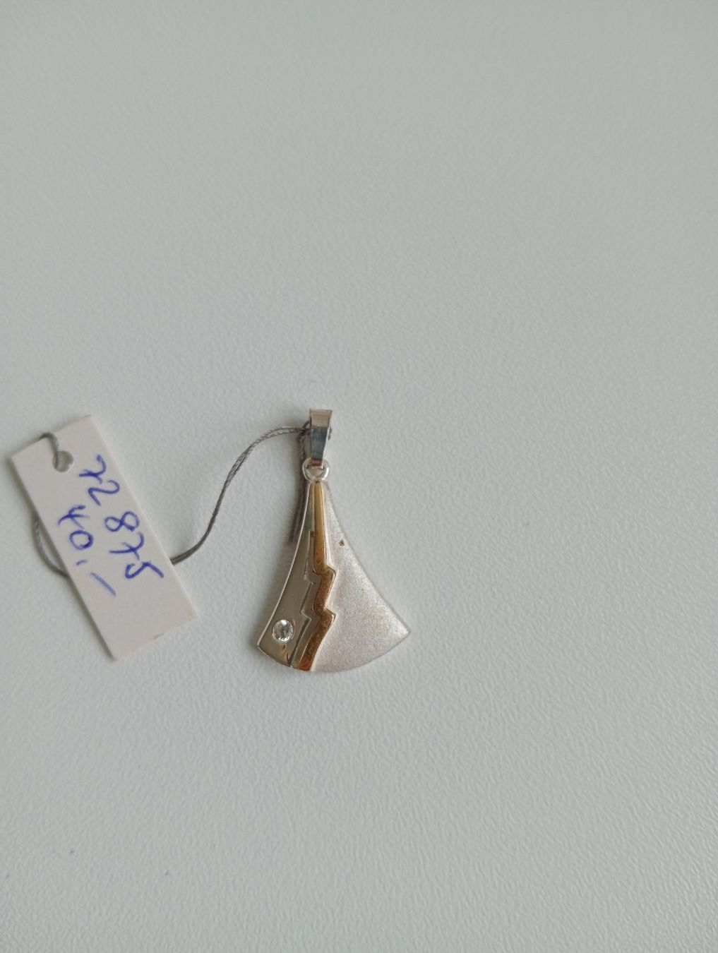 Ciondoli: Silberner Anhänger in Form eines Weihnachtsbaums, Stein, Neu – Nuovo e nell'imballaggio originale da Allschwil venduto da Evgeniia78 1