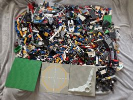 Grosses Legokonvolut 8 Kilo inkl Bauplatten/Räder/Figuren