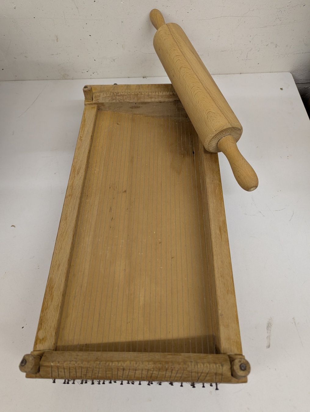 Elettrodomestici da cucina: Chitarra Nedelschneider mit Nudelholz. – Usato da Luzern venduto da Cado12