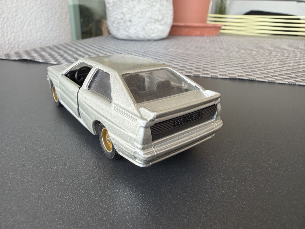 Solido Modellini d'auto: Audi Urquattro silver - 1/43 - Solido – Usato da Wolfwil venduto da Rolex1 2