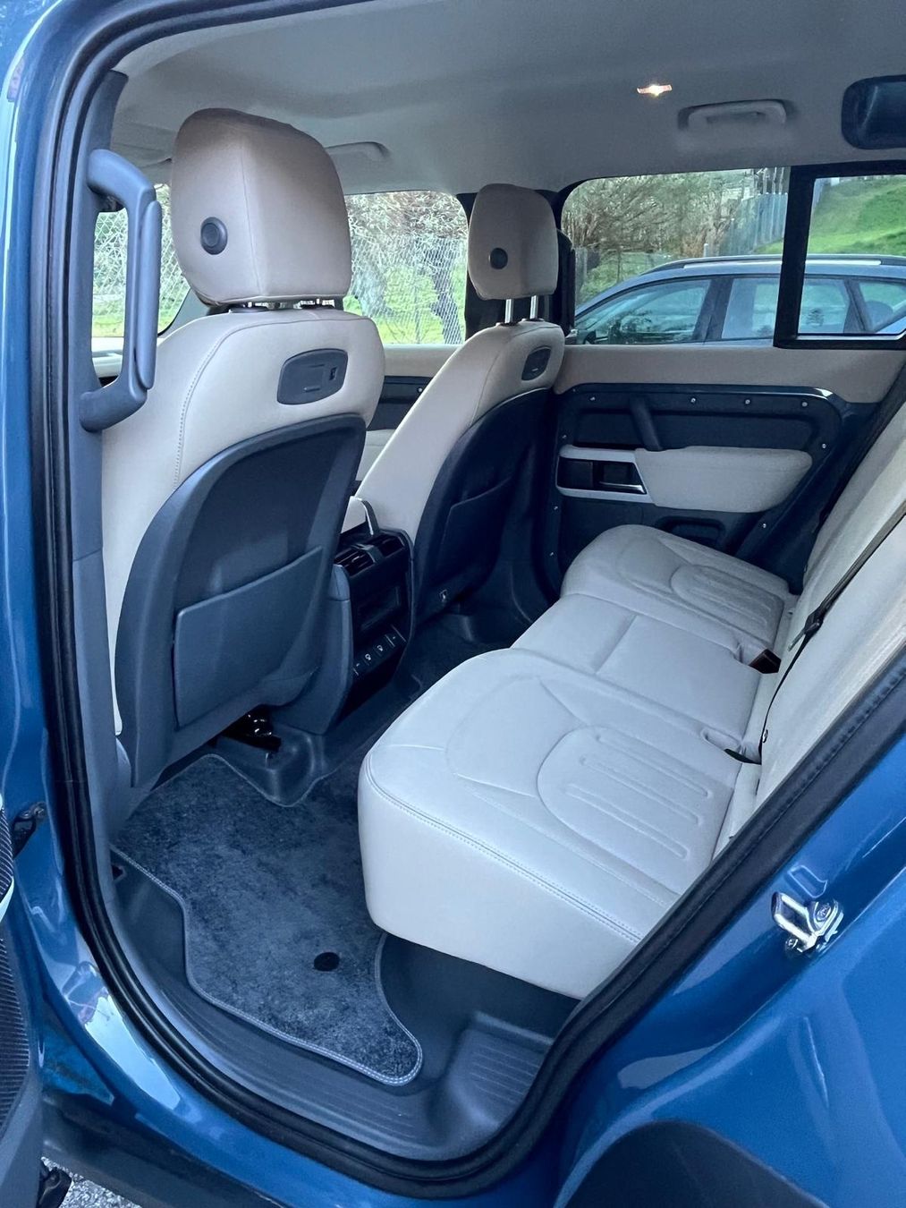 Land Rover Autos: Land Rover Defender 110 D250 SE 2021 – Gebraucht aus Montagnola von gca_2fc8 8