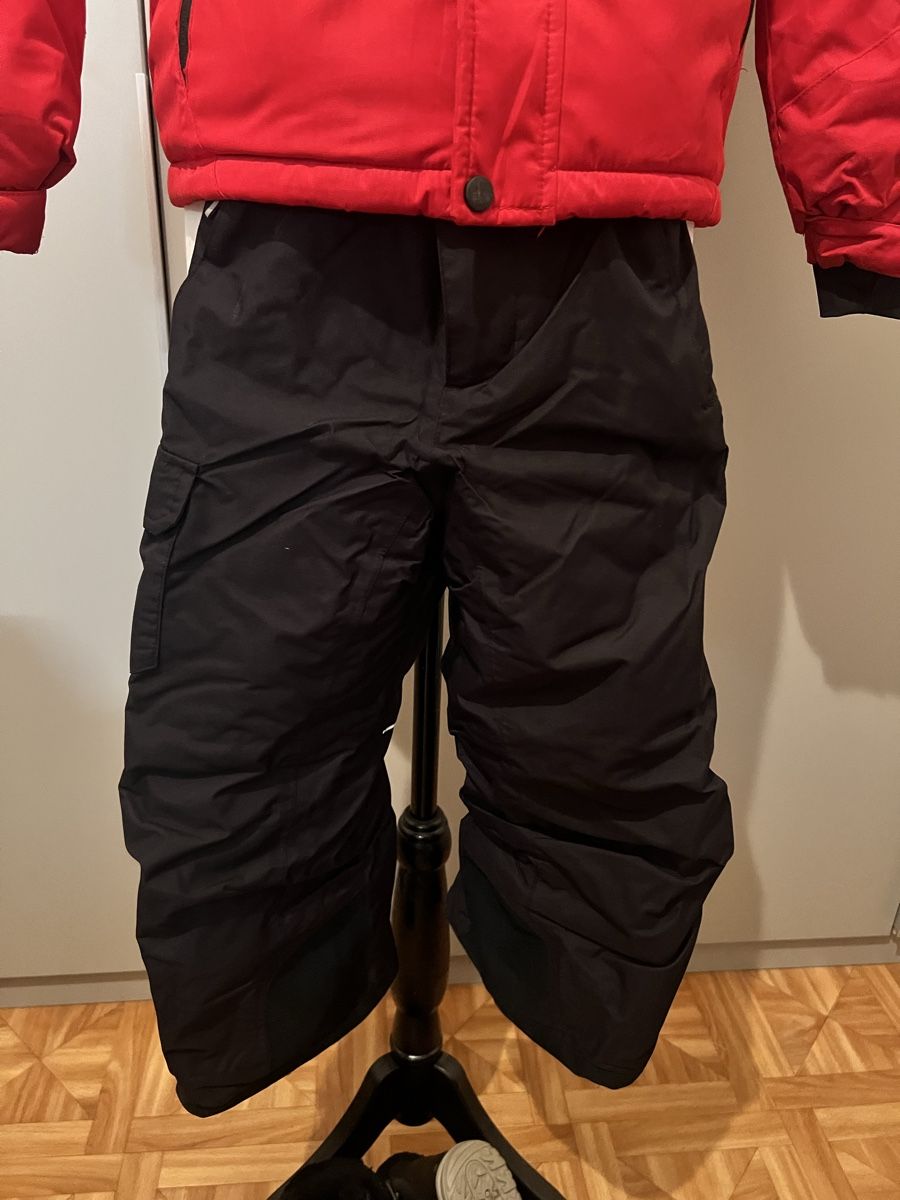 Skis: Ensemble de ski Columbia 8 ans avec bottes – Gebraucht aus Crans-Montana von Boubou123 1