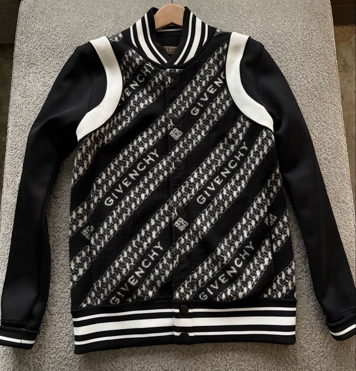 Givenchy Jacken: Givenchy jacket unisex size S – Neu (gemäss Beschreibung) aus Cologny von sab_xh7v 1