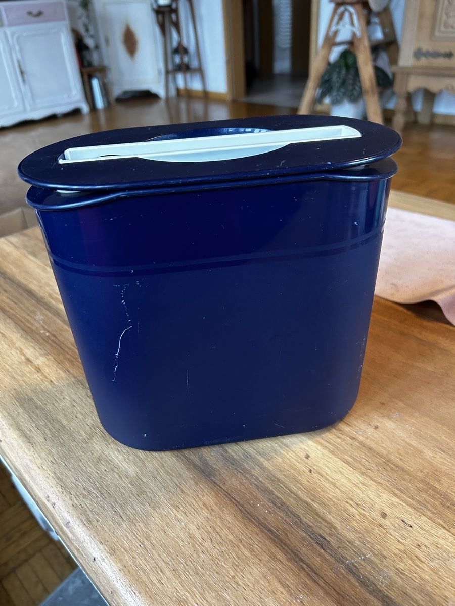 Tupperware Contenitori & Simili: Tupperware Eisbehälter blau – Usato da Merenschwand venduto da Jacqueline99 3