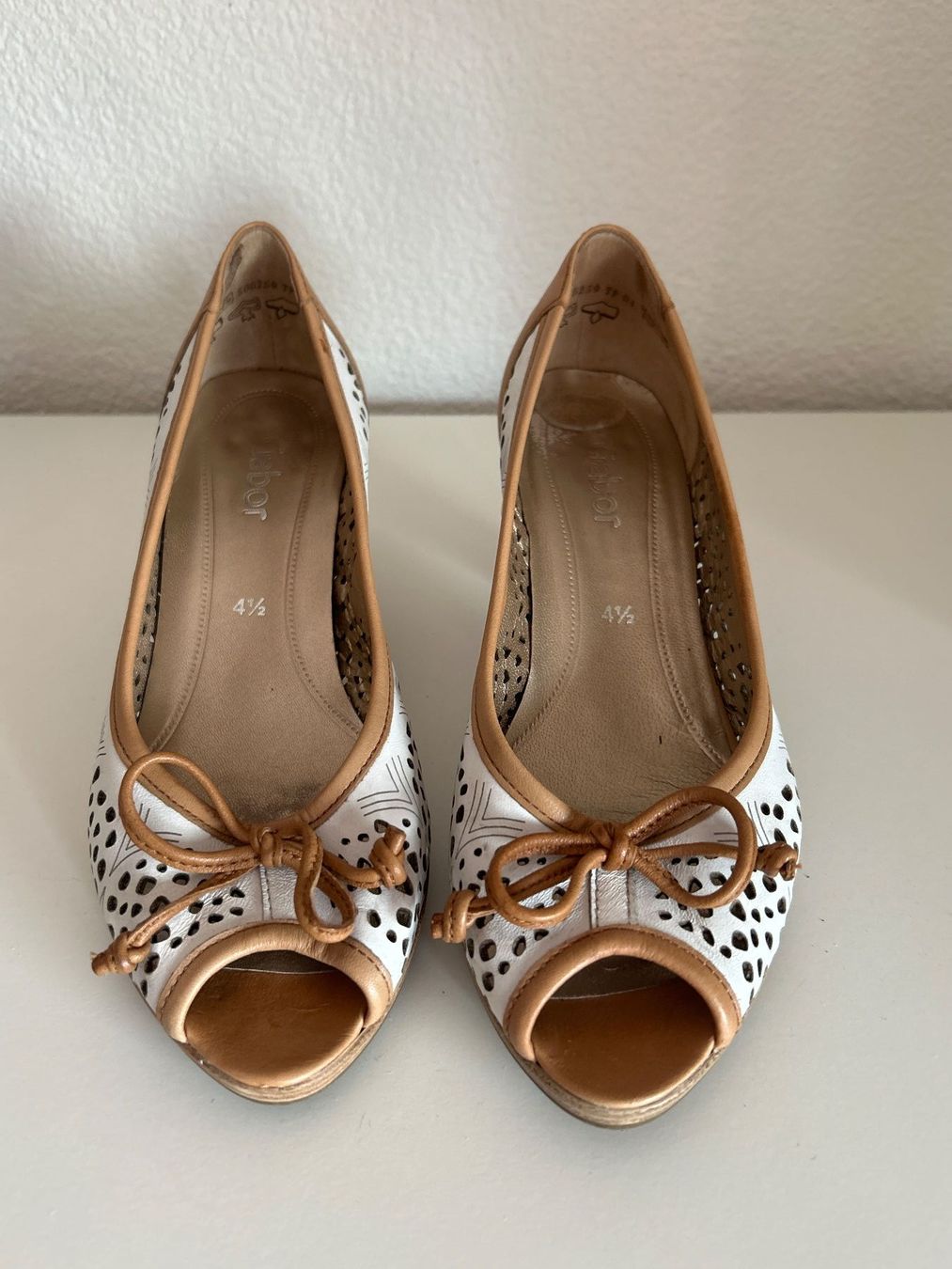 Gabor Scarpe da donna: Gabor Pumps weiss/braun echtes Leder Grösse 4 1/2 – Usato da Brunnen venduto da Nala2929 1