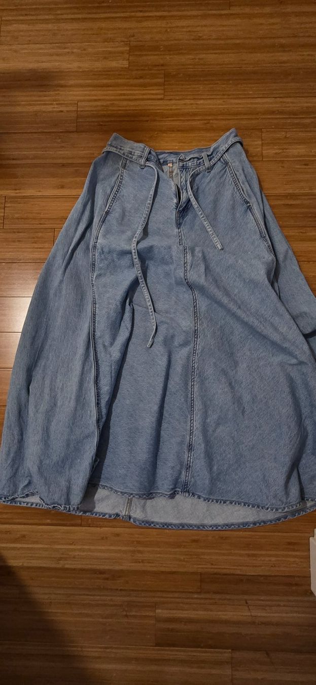 Levi's Jupes: LEVIS Jeansrock lang hellblau Grösse S – Neuf (Voir description) à Oberbipp par Missy2021 3