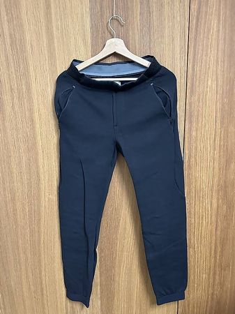 schwarze Trainerhose