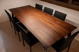 Massivholztisch Nussbaum - Linar Girsberger