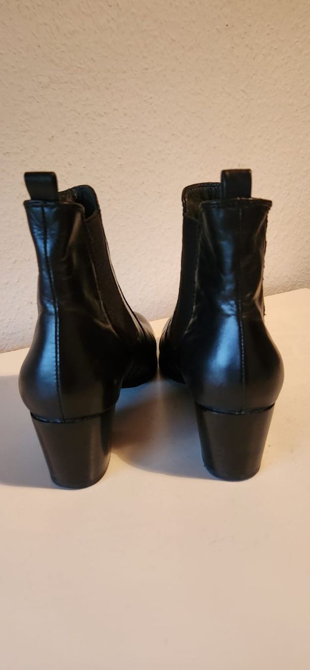 Scarpe da donna: Neuwertige Leder Stiefeletten, Grösse 40 – Usato da Zürich venduto da Stephs13 1