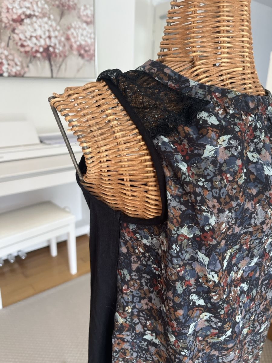 Nafnaf Camicette: Bluse mit Spitze, NAF NAF XS – Usato da Solothurn venduto da Bobesch08 2