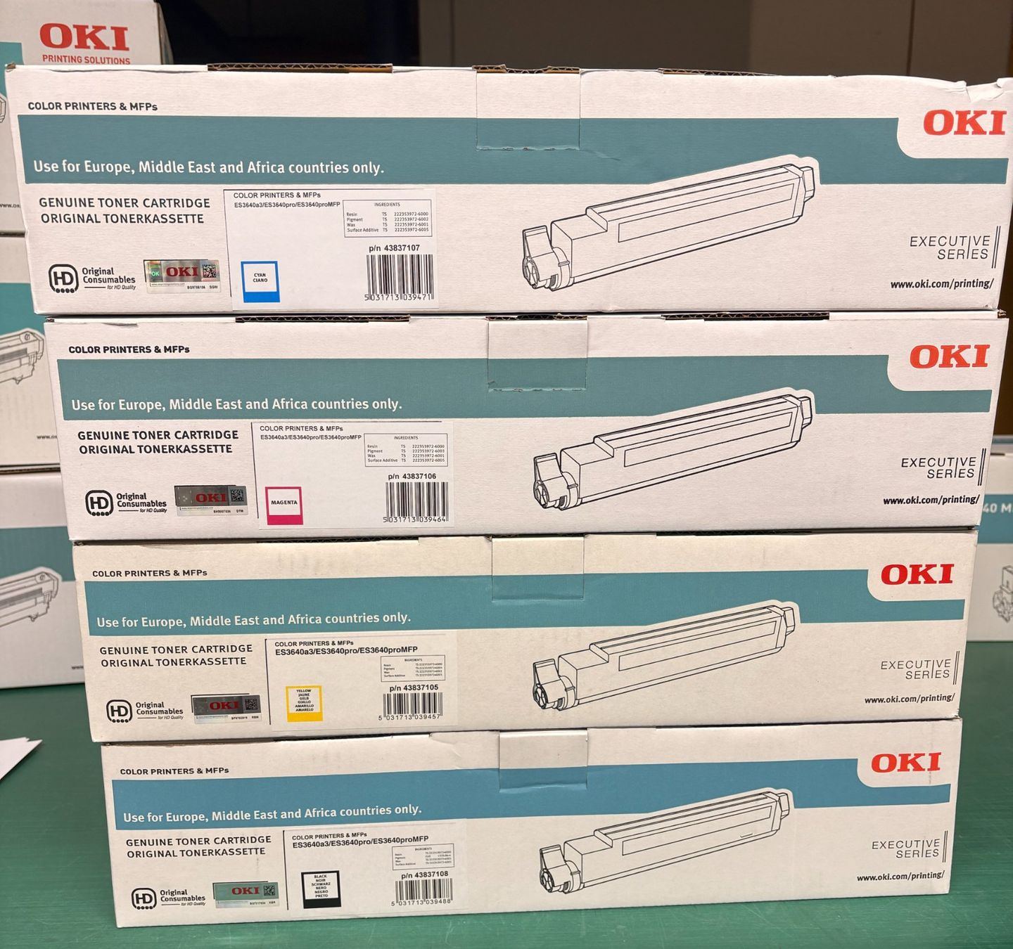 Oki Cartucce per stampanti & toner: OKI Toner Set ES3640 CMYK + Waste Box Original – Nuovo (secondo la descrizione) da Kloten venduto da rtkmedientechnikag
