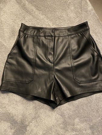 Shorts Kunstleder Gr.38