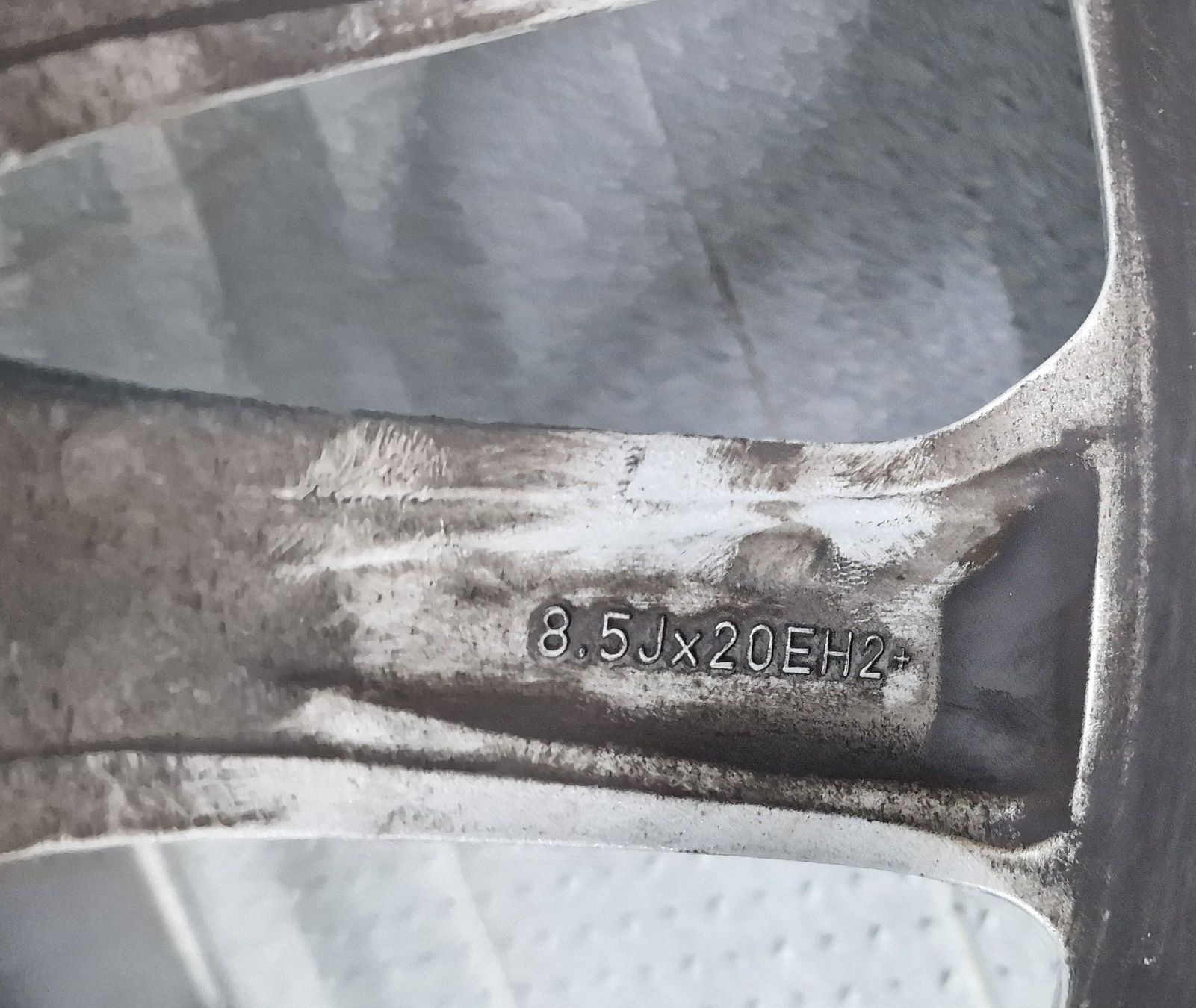 Land Rover Pneumatici & Ruote complete: Original Range Rover Kompletträder – Usato da Buchs ZH venduto da aduani 2