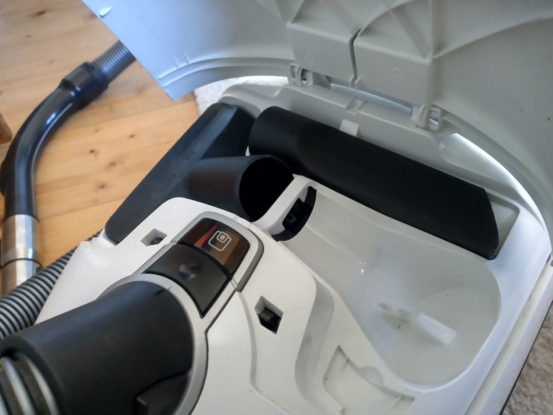 Miele Aspirapolveri & Accessori: Staubsauger Miele C3 Silence  Ecoline – Usato da Prez-vers-Siviriez venduto da Monija70 8